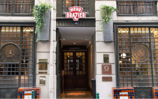 Situé au cœur de Lyon, le restaurant La Mère Brazier est une institution gastronomique qui incarne l'essence de la cuisine lyonnaise.