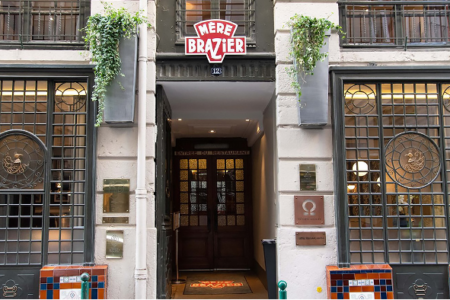 Situé au cœur de Lyon, le restaurant La Mère Brazier est une institution gastronomique qui incarne l'essence de la cuisine lyonnaise.