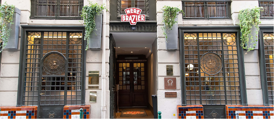 Situé au cœur de Lyon, le restaurant La Mère Brazier est une institution gastronomique qui incarne l'essence de la cuisine lyonnaise.