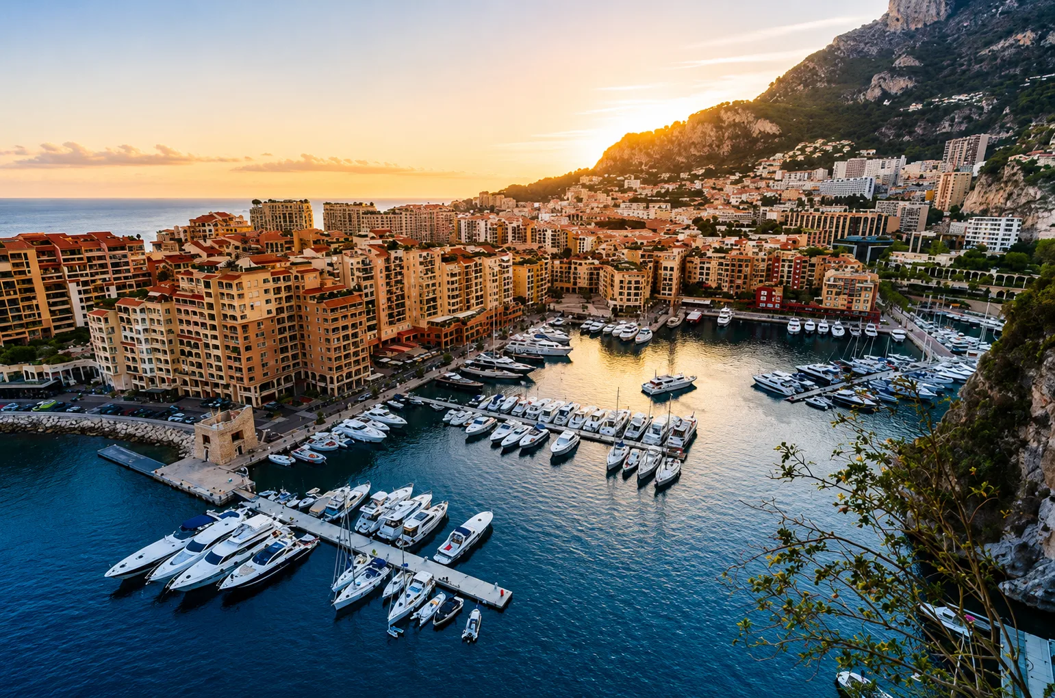 Le Port Hercule et les yachts à Monaco
