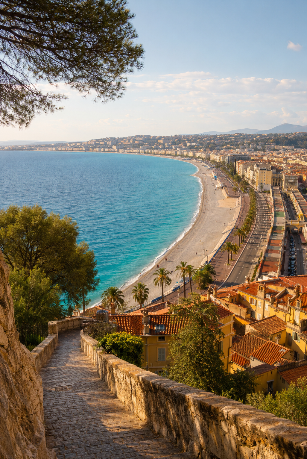 Atmosphère urbaine et hôtelière lors d’un séjour à Nice